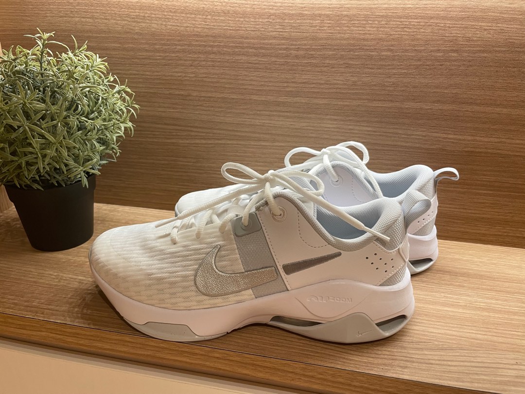 White nike on sale zoom womens
