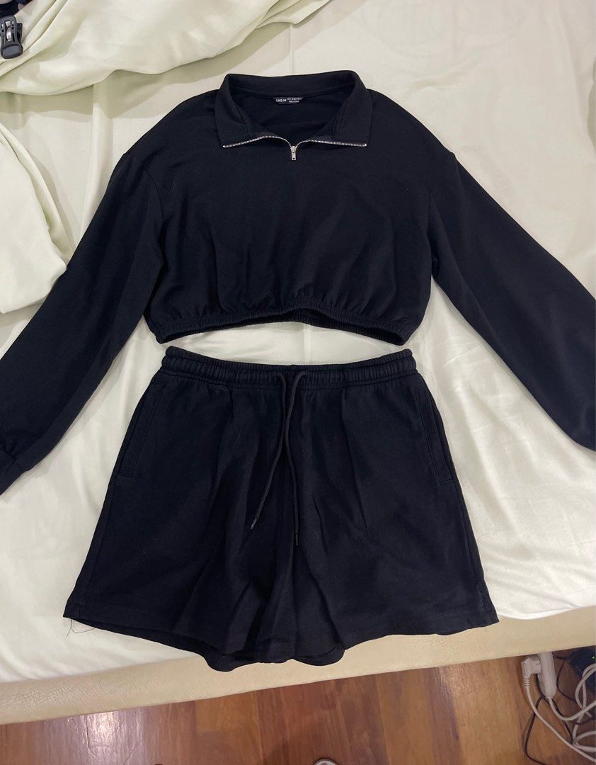 Zip Up PullOver Sweater & Jogger Shorts Coord Set (Category: Sets or Coordinates) located in Quezon City. Submitted by envti (Listing ID 1233304153, Image 1). Description: Take this set for 870 Top - Large oversized (perfect for Medium) Shorts - Medium.