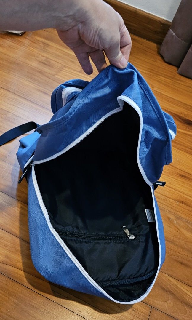 Basic Backpacks (Category: Backpacks) located in Singapore. Submitted by kait (Listing ID 1233550229, Image 3). Description: perfect size for everyday carry..