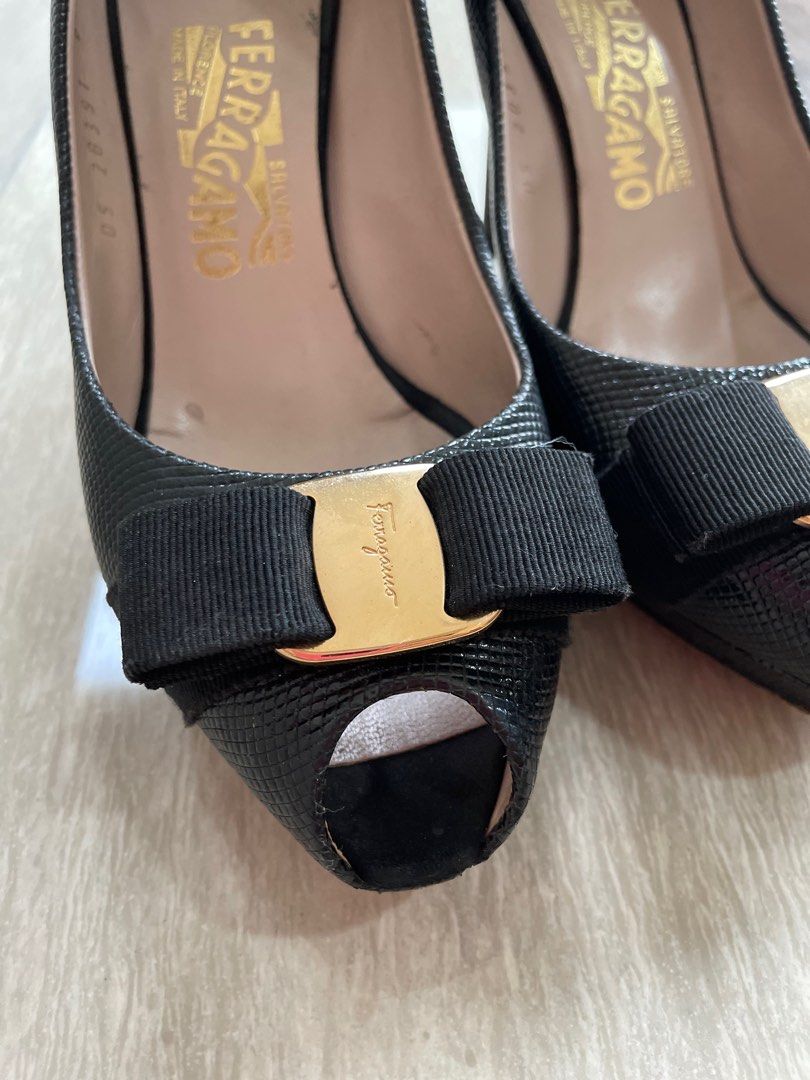 Salvatore ferragamo peep toe pumps deals