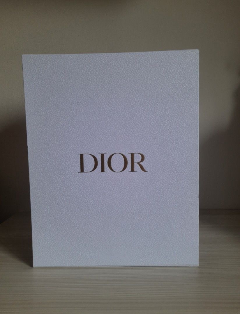 Dior 2025 magnet original