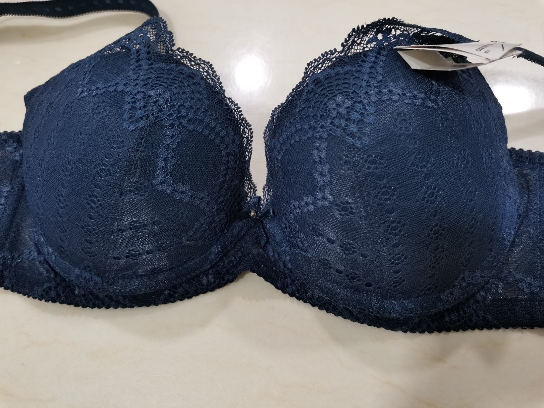 Xixili Jamie Super Smooth Wireless Tshirt bra, Women's Fashion, New  Undergarments & Loungewear on Carousell