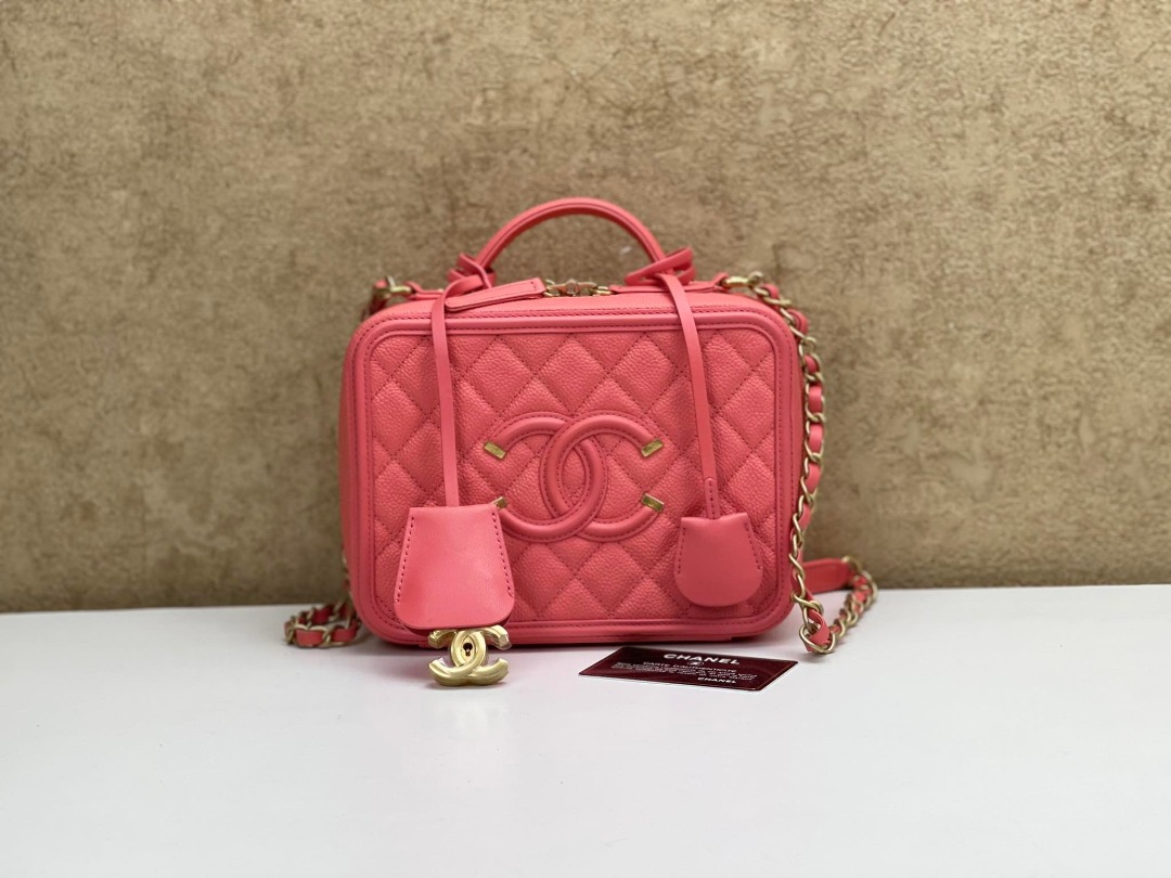 CHANEL A93343 MEDIUM CC VANITY CASE, Luxury, Bags & Wallets on Carousell