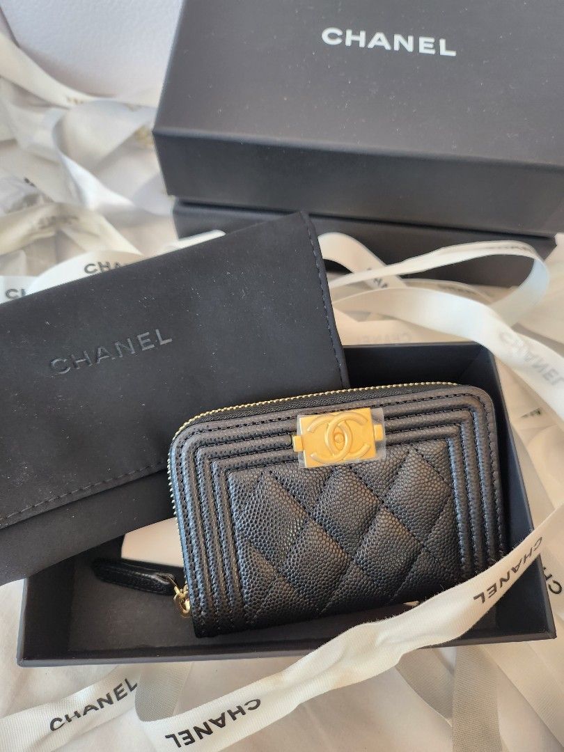 this is the chanel zipped coin purse, managed to snag the last piece i