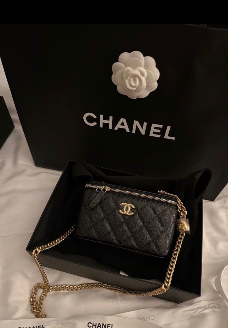 Chanel online vanity woc