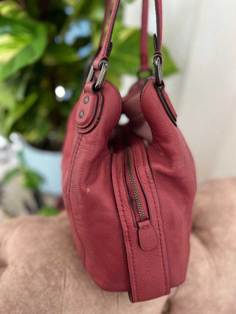 Edie shoulder bag 31 in polished pebble leather outlet