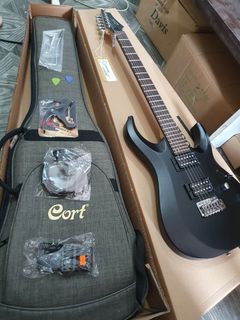 Cort X100 with Gigbag and Freebies