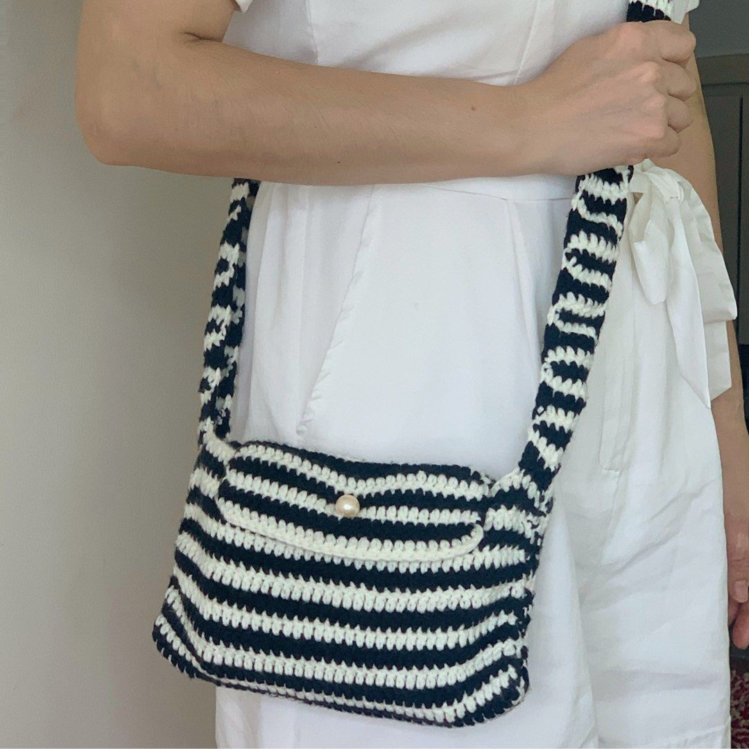 White crochet on sale shoulder bag