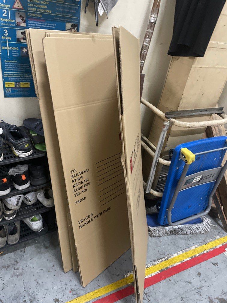 Empty Boxes (Category: Storage Boxes & Baskets) located in Singapore. Submitted by the_don_king (Listing ID 1233403979, Image 2). Description: This are some rejected boxes abit of damage but still can totally use, can choose any sizes come over to kaki bukit to collect it.