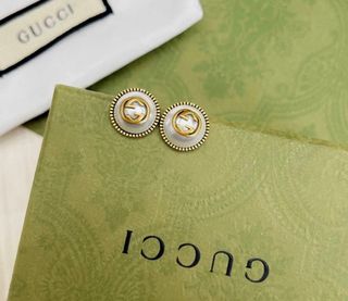 (Category: ) located in . Submitted by classy_accessory (Listing ID 1233531220, Image 1). Description: .