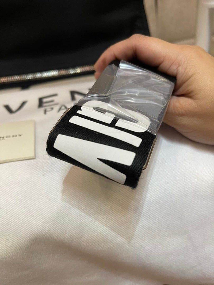 Givenchy Pandora Large Nylon Black (Category: Luxury Bags & Wallets) located in Manila. Submitted by bagislifeshop (Listing ID 1233437498, Image 2). Description: Ladies and Gentlemen!!! Grab this!!! 🔥🔥🔥 On Hand in PH 🇵🇭 100% Authentic Givenchy Pandora Large Nylon Black Condition: 9.5/10 ( Like New ) Comes with Dustbag, Booklet and Entrupy Certificate .
