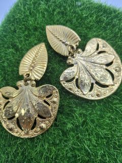 Gold Tone gigantic clip ons