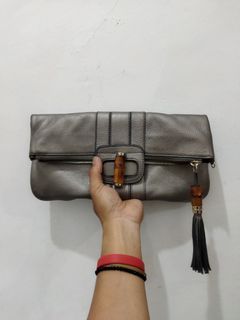 Dompet Gucci bambo lucy clutch tassel vintage Authentic. kondisi masih bagus, Size P 33cm X T 23cm.