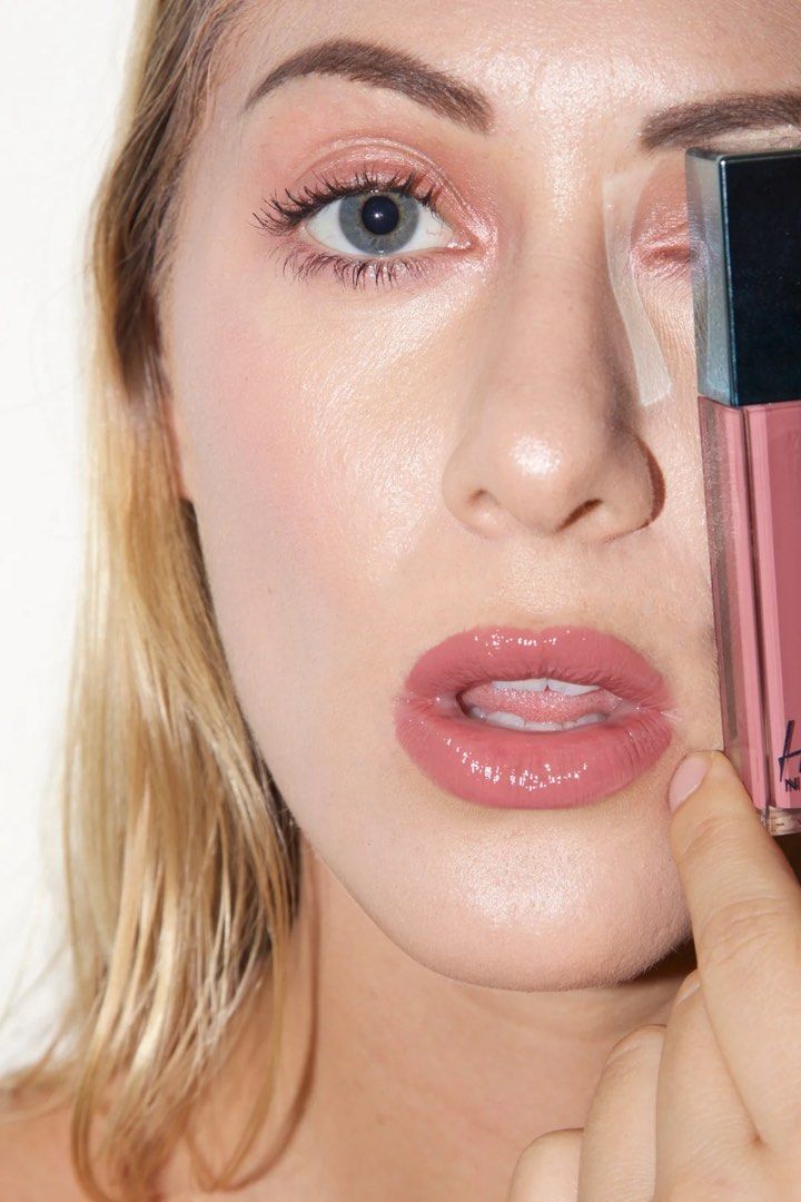 Hola Neon High Gloss Lacquer in Kahlo (Category: Makeup) located in Manila. Submitted by algoshoppe (Listing ID 1233406389, Image 3). Description: Can pass as brandnew. Used once only for swatching 💋pinkish nude shade ⛔️no lowballers.