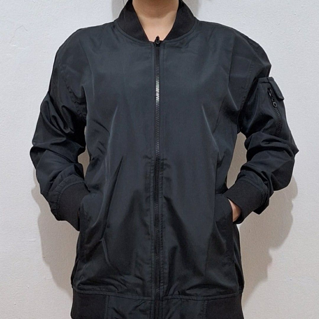 Jaket Unisex Salt N Pepper Size M Warna Hitam