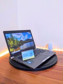 Laptop Mewah super ringan Core i7 RAM 8 SSD 256 Toshiba portege