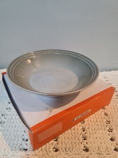 Le Creuset Shallow Dish 22cm Mist Grey