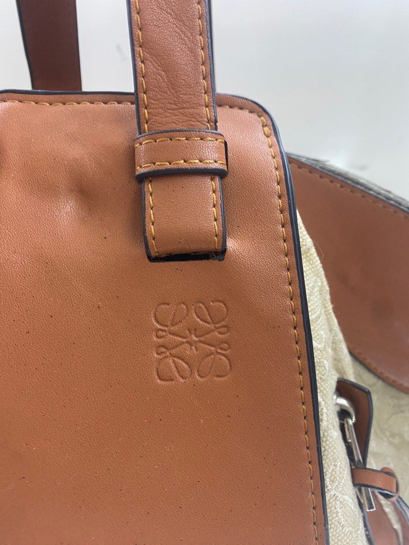 LOEWE HAMMOCK MEDIUM❤️ (Category: Luxury Bags & Wallets) located in Bacolod City. Submitted by chuchaystuffs (Listing ID 1233552191, Image 2). Description: Onting Daghan pro babalik yan sa form pag nagamit na onting sign of use rubber seal see pic .