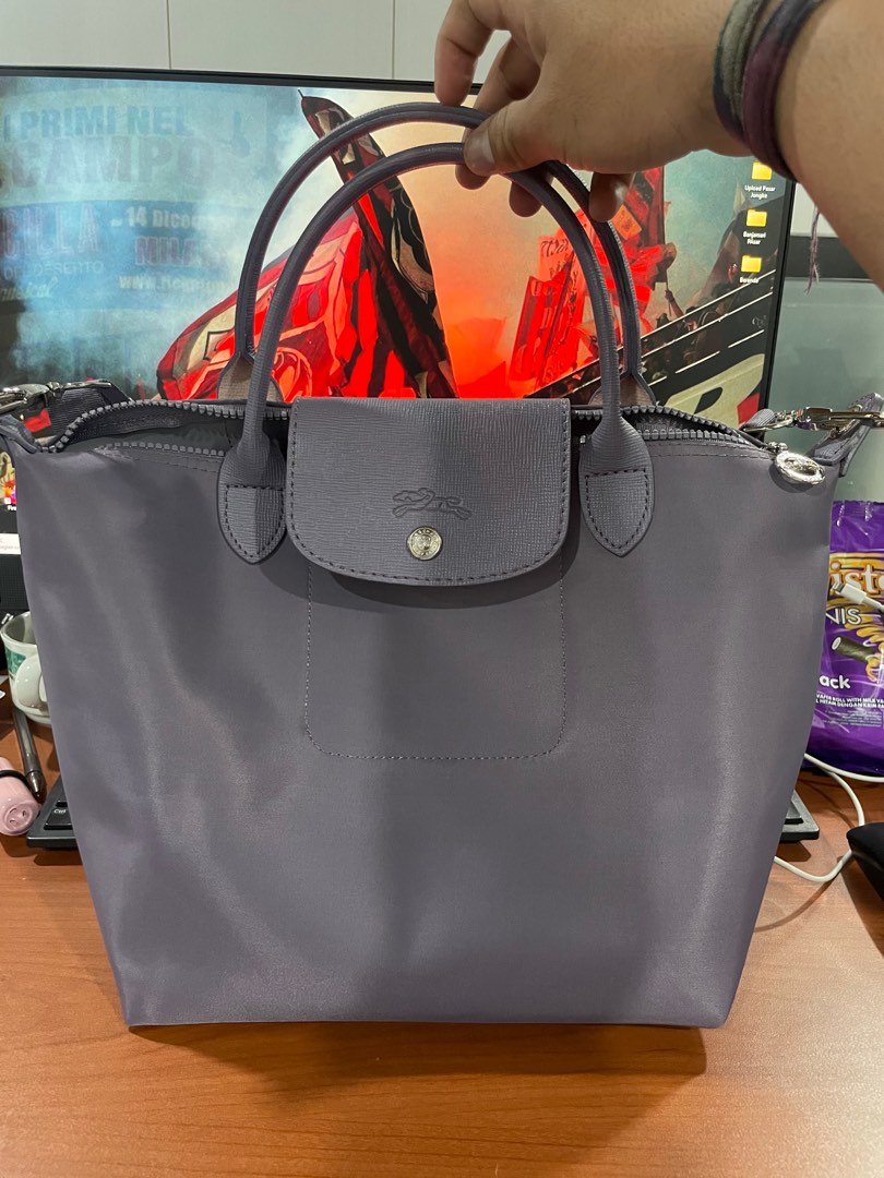 Longchamp ukuran M Barang Mewah Tas Dompet di Carousell