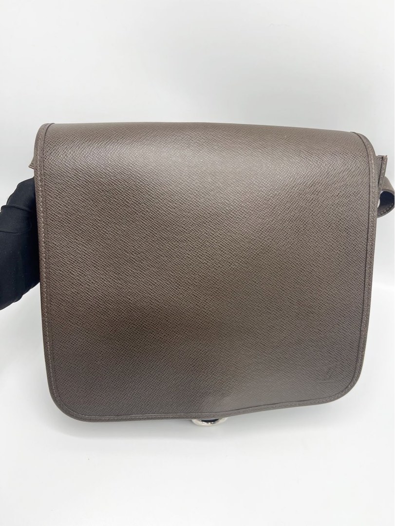 LOUIS VUITTON Grizzli Taiga Leather Andrei Messenger Bag in 2023
