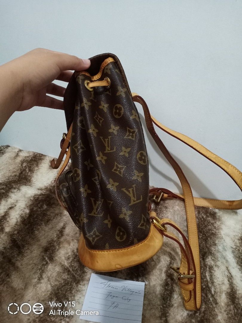 Lv back pack (Category: Luxury Bags & Wallets) located in Tagum. Submitted by luxbagelyas (Listing ID 1233399980, Image 3). Description: Good condition minimal flaws /sign of use may pen mark sa loob good condition small or medium size na to i.
