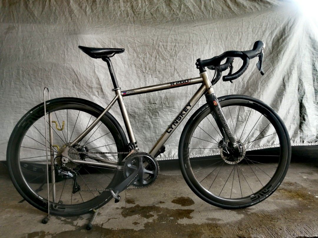 Lynskey R260 Titanium Roadbike Sports Equipment Bicycles Parts