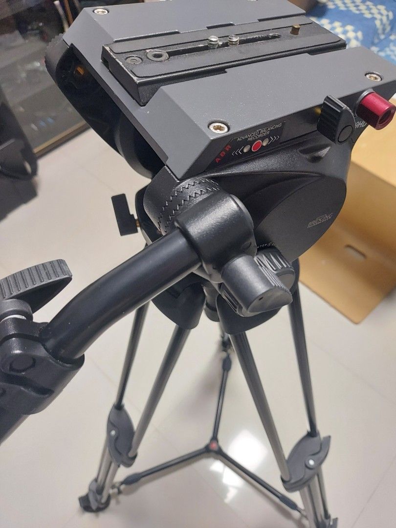 Manfrotto 509HD fluid head and 546B tripod legs midlevel spreader