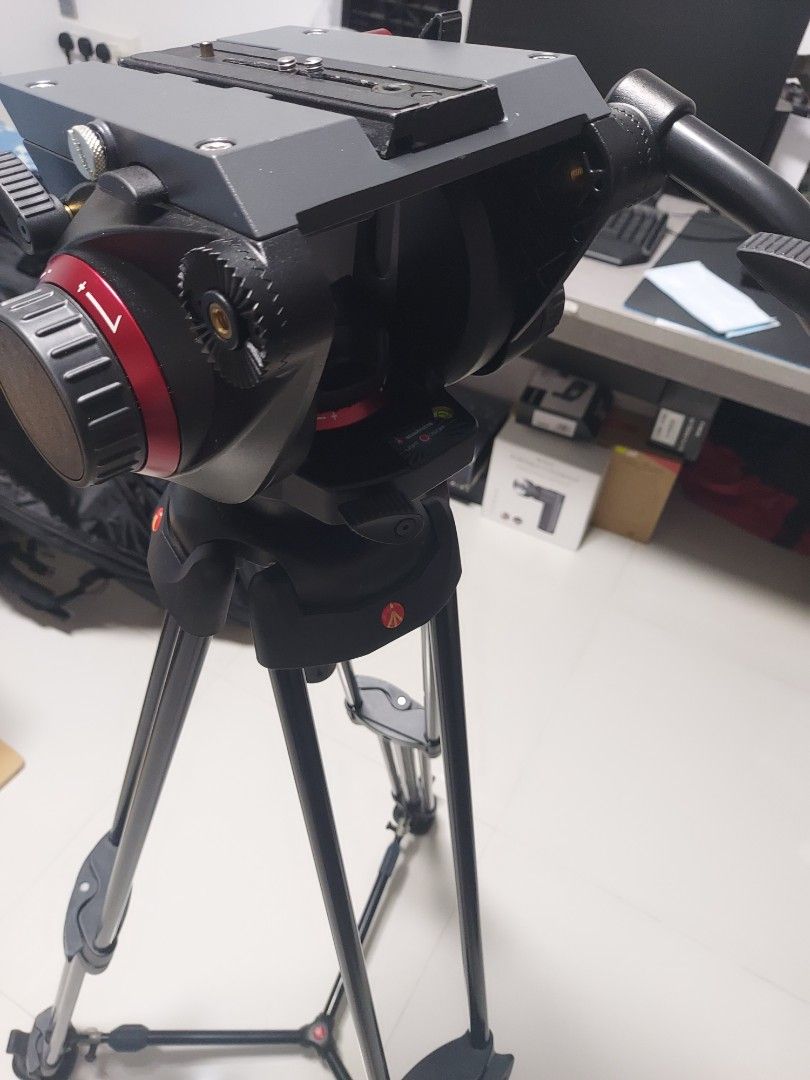 Manfrotto 509HD fluid head and 546B tripod legs midlevel spreader
