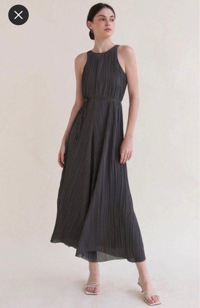 Vince hotsell pleated jumpsuit