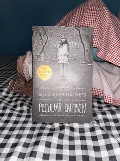 Miss Peregrines Home for Peculiar Children by Ransom Riggs