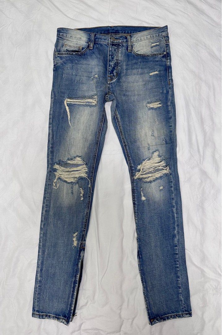 MNML | Distressed Ankle-Zip Jeans (Category: Jeans) located in Lapu Lapu. Submitted by nervecloset (Listing ID 1233473404, Image 1). Description: MNML | Distressed Ankle-Zip Jeans size 31 on tag.. 34 actual waistline Actual measurements shown in photos Excellent condition 1850 + sf.