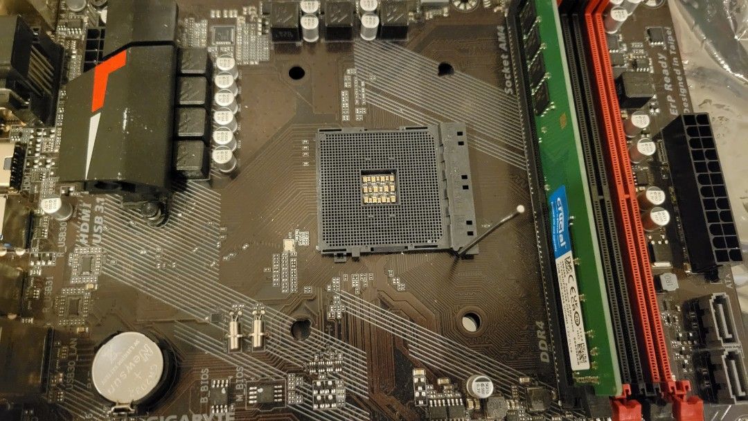 Motherboard Gigabyte AB350M Gaming Plus with 4gb ram] (AM4