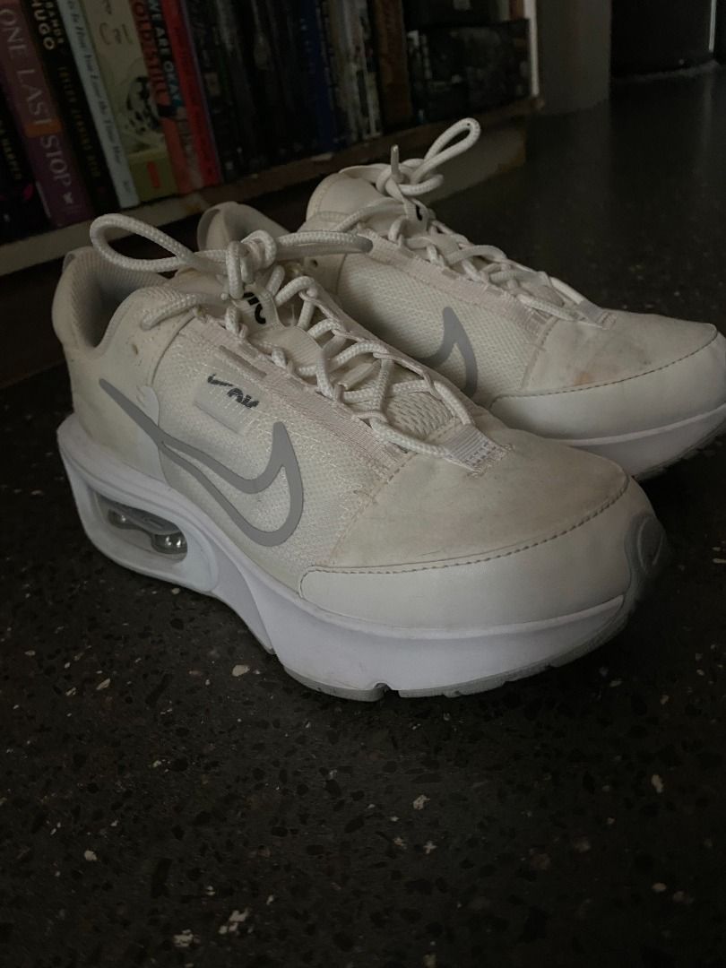 womens white nike air trainers