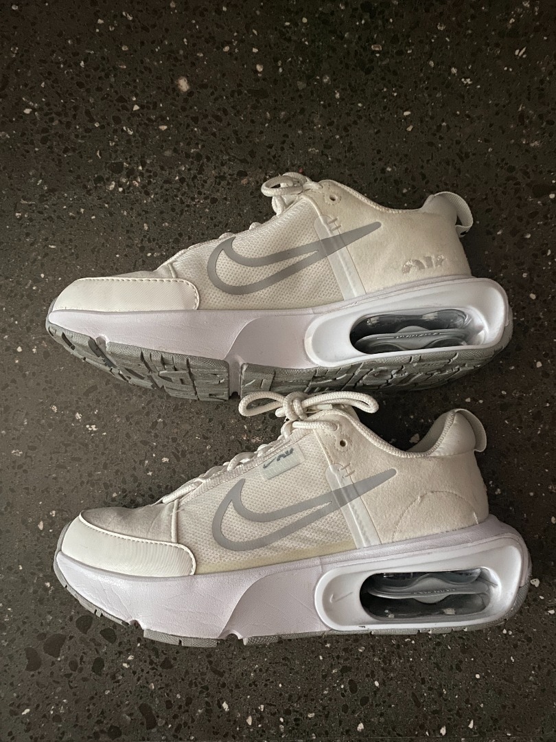 womens white nike air trainers