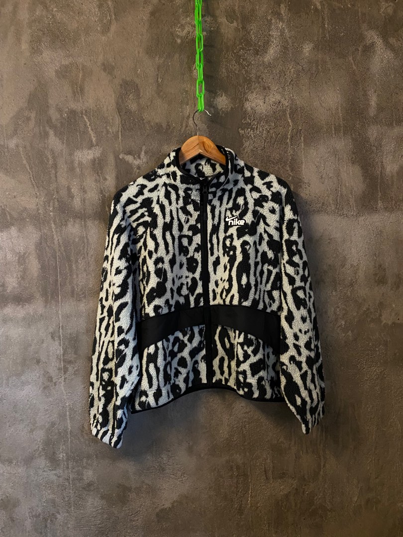 Leopard nike sales clothes
