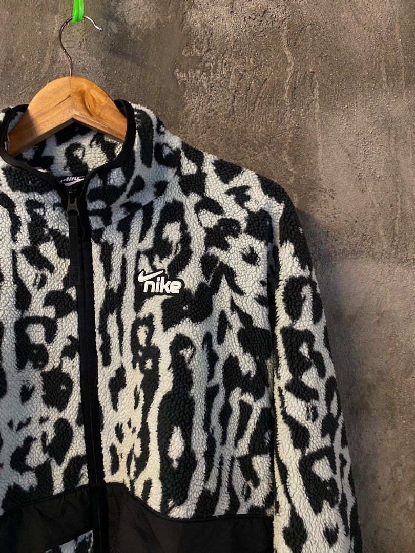 Nike pink hotsell animal print fleece