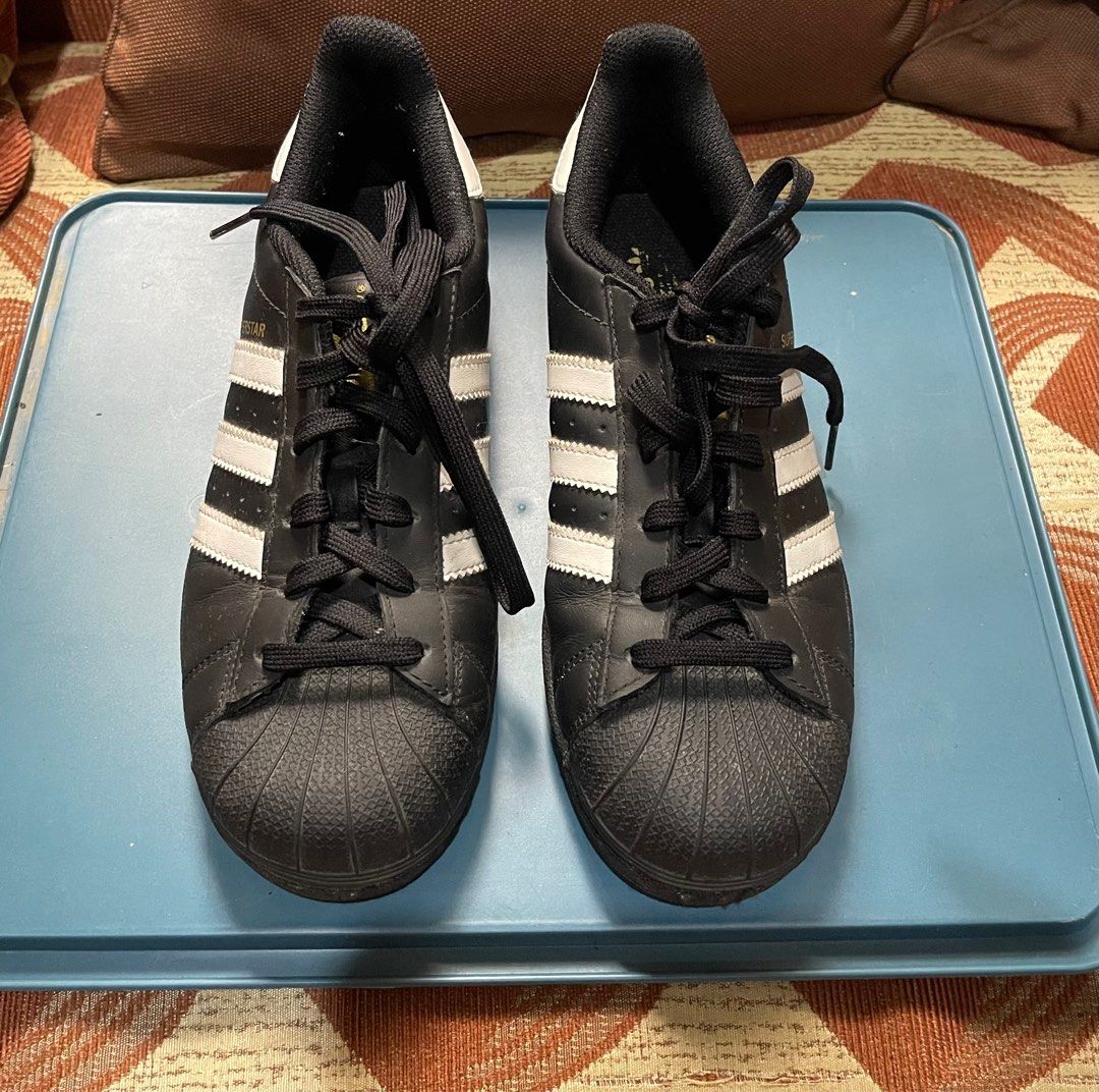 Black adidas clearance superstars size 6