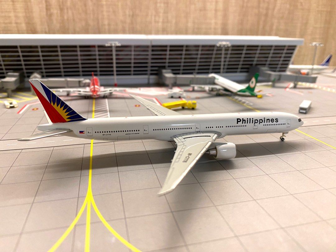 Boeing 777-300ER Emirates (nouvelles Couleurs) - Herpa 1/500 - Miniature Avion Neuve