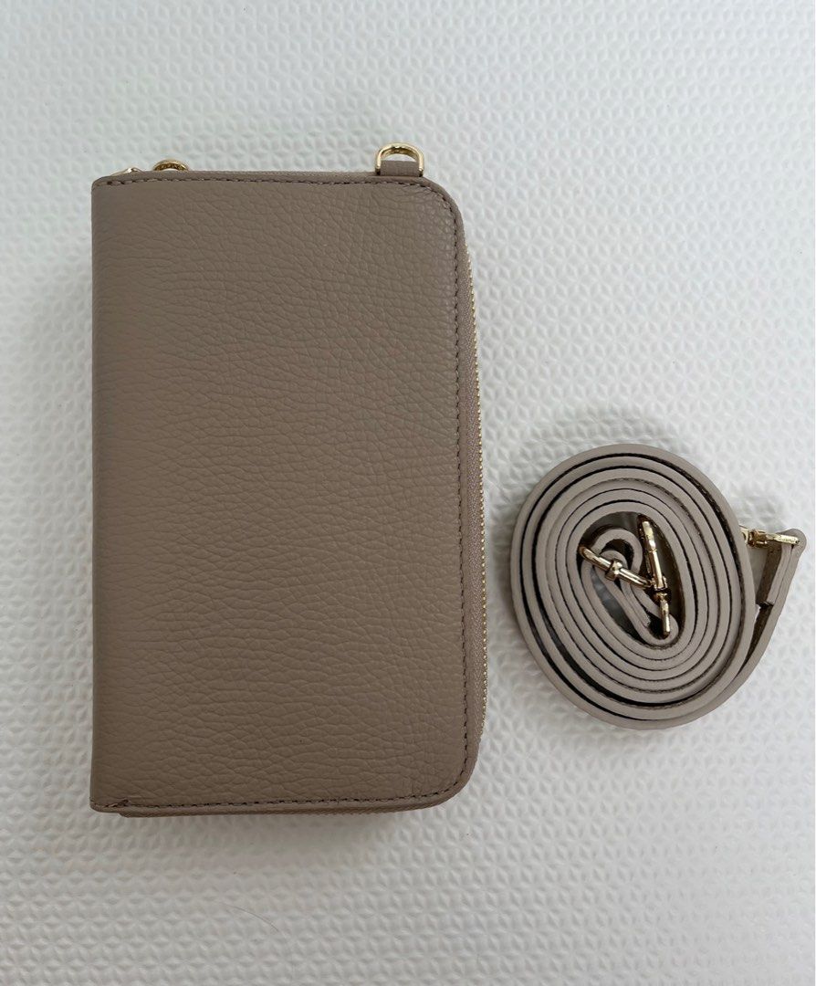 PIUMELLI Milano Wallet with strap (Category: Luxury Bags & Wallets) located in Cavite. Submitted by summerbyy (Listing ID 1233395216, Image 3). Description: Brand new. Made in Italy. With dust bag and paper bag. Can fit Iphone Pro Max.