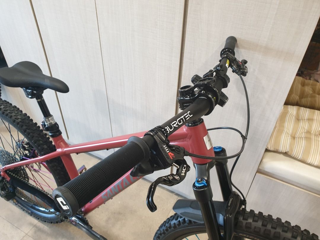 Santa Cruz Chameleon A V7 2021 with Fox 34 Performance Elite in Size Small 27.5 650b Frame in Raspberry Sorbet and Grey Colour Aggressive Hardtail MTB
