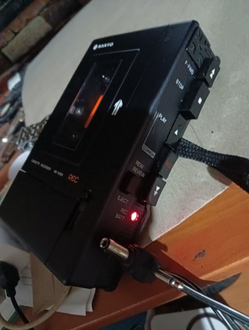 Cassette player Sanyo MR1010B (Category: Portable Music Players) located in Antipolo. Submitted by carnagevisors1990 (Listing ID 1233548938, Image 2). Description: vintage, AS IS with power only MADE IN JAPAN.