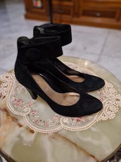 Sepatu kulit hitam merk Gabor