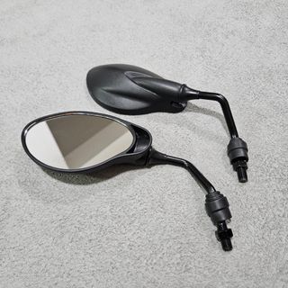 Side Mirror - Similar to 125z - can fit Honda bikes - can fit direct to Xmax - other Yamaha bikes will need adaptor