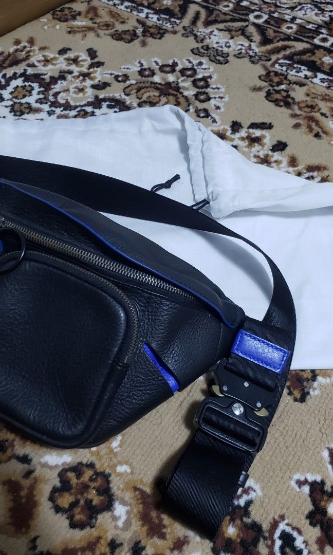 SONGMONT (Category: Luxury Bags & Wallets) located in Manila. Submitted by mistej (Listing ID 1233505331, Image 3). Description: SONGMONT leather beltbag authentic no isue calf leather.