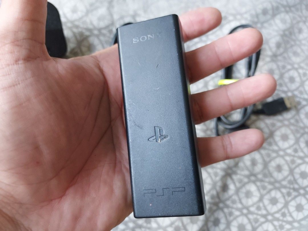 SONY PSP GO CHARGER, Video Gaming, Gaming Accessories, Cables