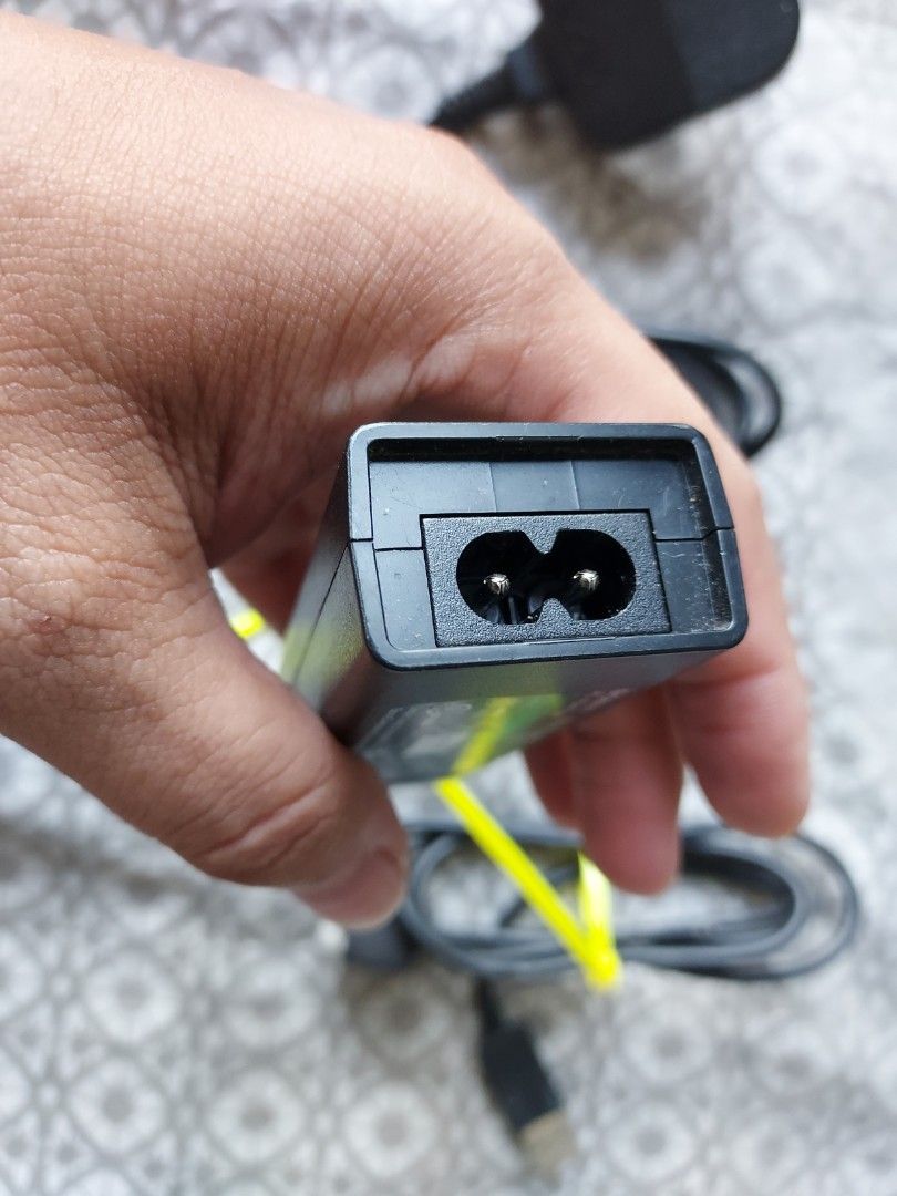 SONY PSP GO CHARGER, Video Gaming, Gaming Accessories, Cables