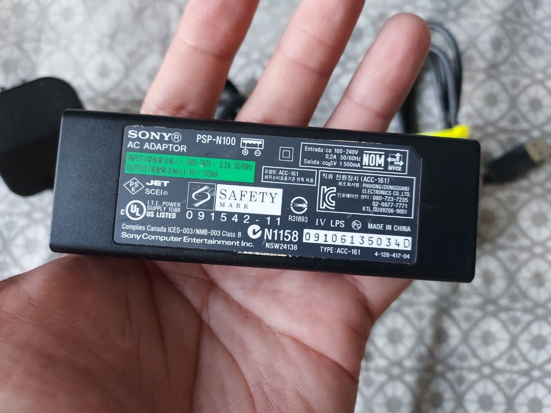 SONY PSP GO CHARGER, Video Gaming, Gaming Accessories, Cables