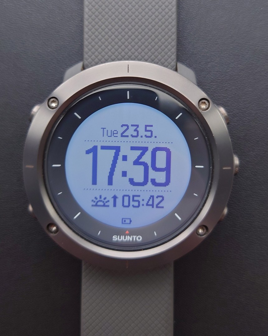 Suunto Traverse Graphite with charging cable in original box, 手提