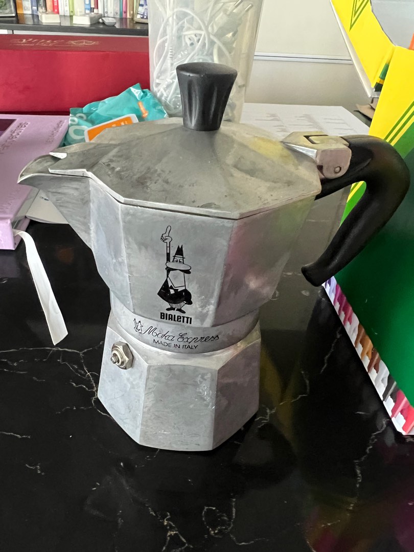 The Original Bialetti Moka Express Made in Italy 6Cup Stovetop