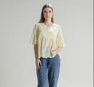 This is aprill blouse / this is april top